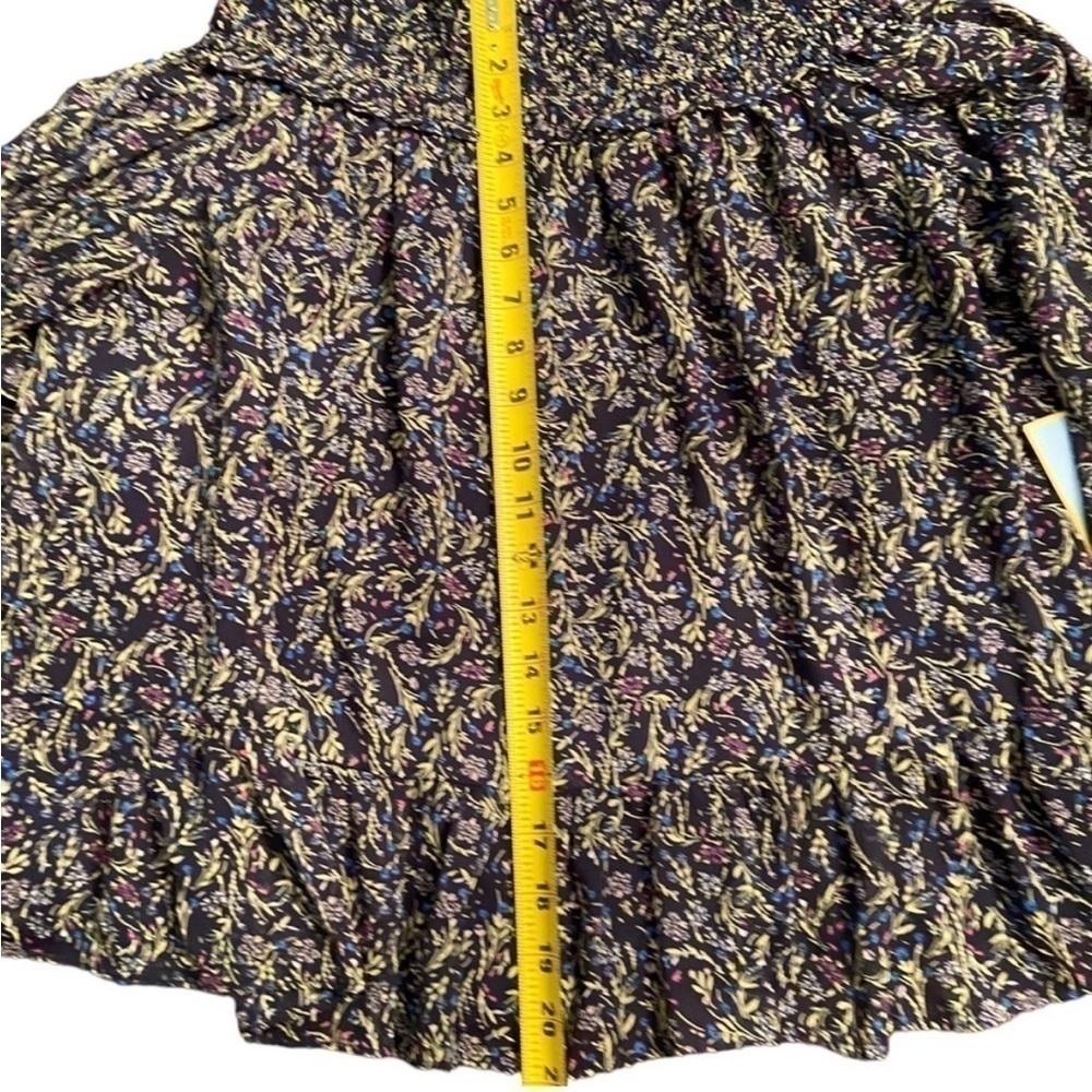 CeCe Blouse Women’s size medium pullover, off the shoulder. - Picture 5 of 9